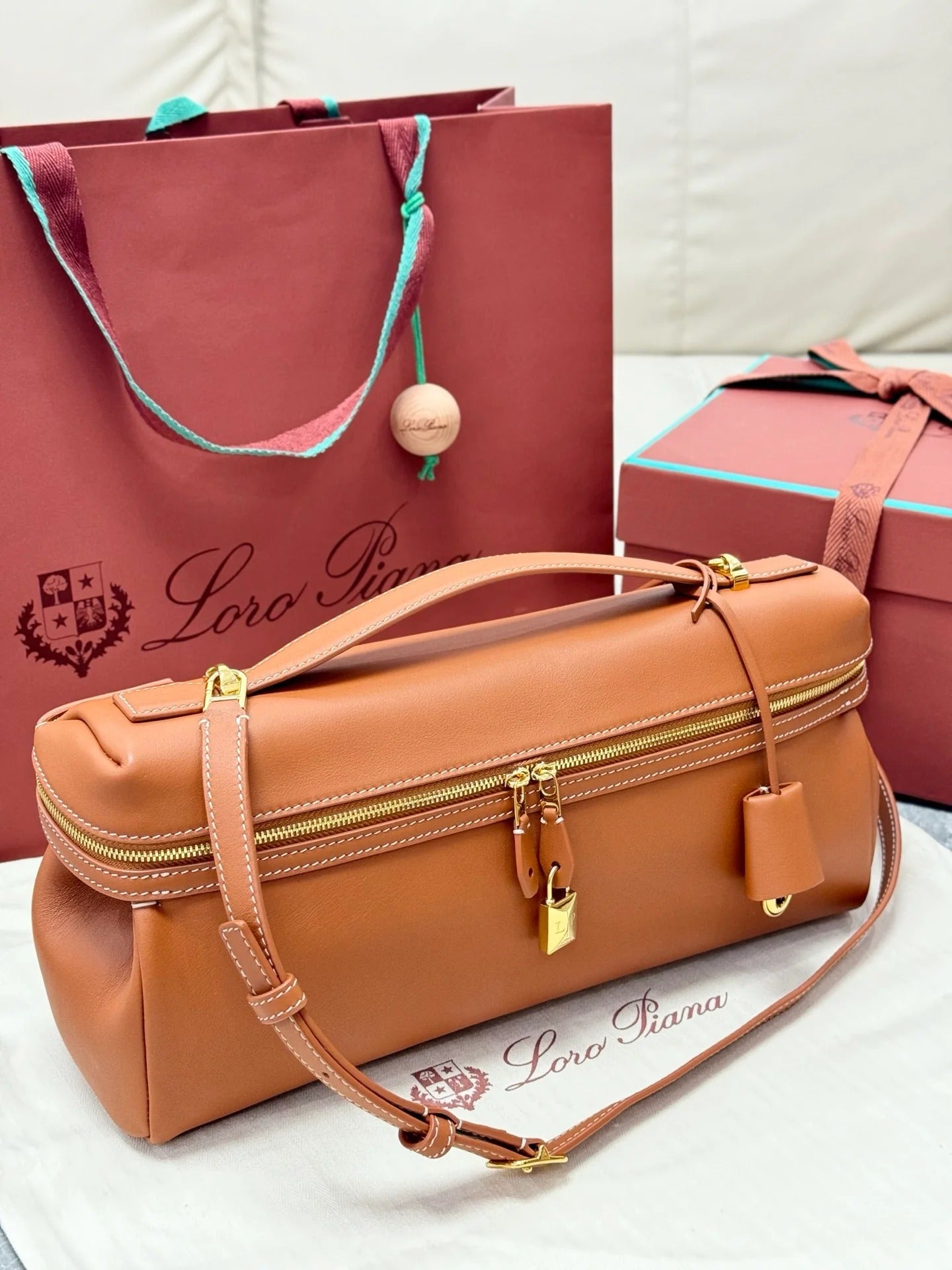 LP 2026 Extra Softy Bag L33 Cuir/Sun Gold Calfskin