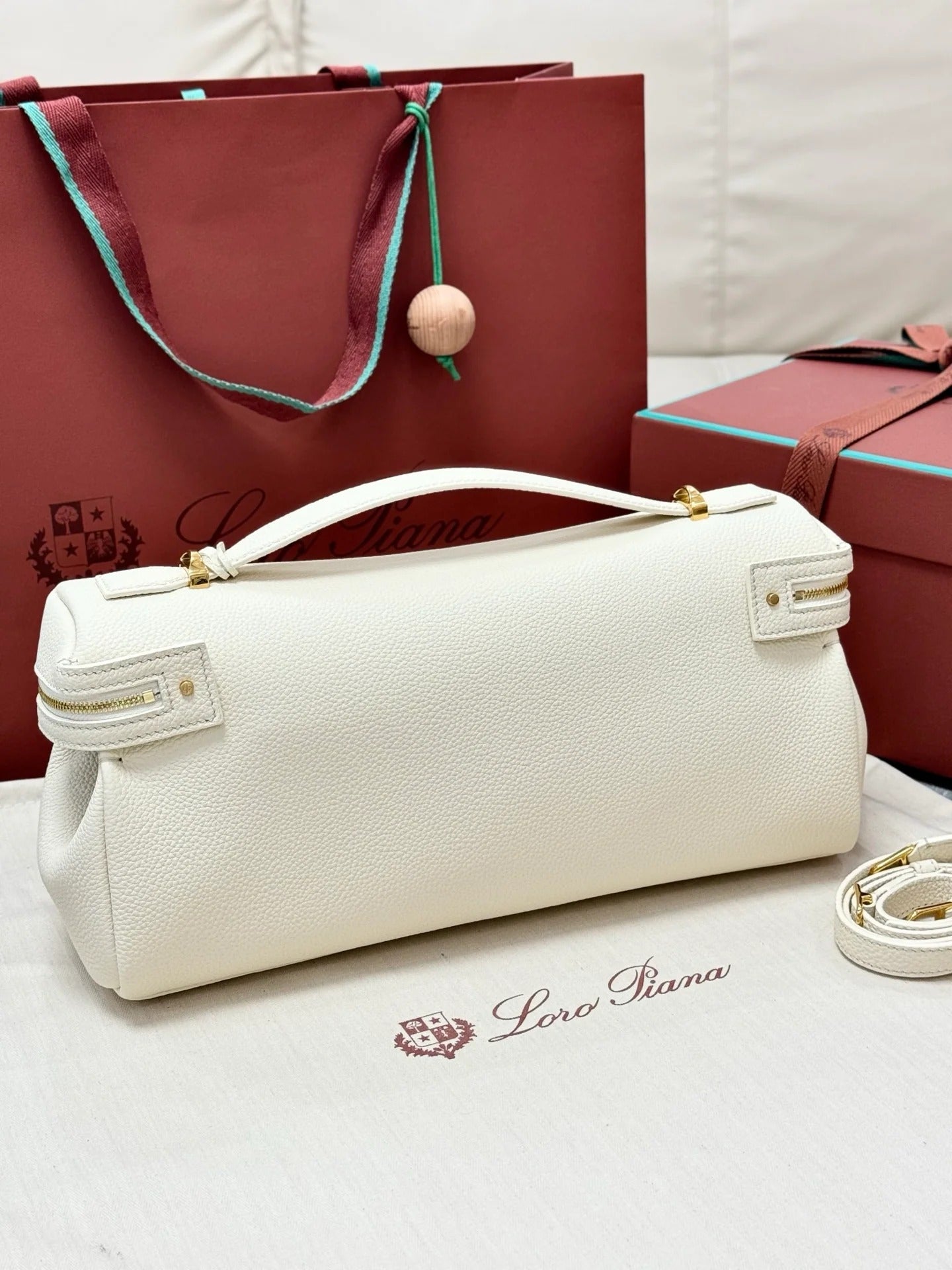 LP 2026 Extra Softy Bag L33 Off-white /Sun Gold Grained Calfskin